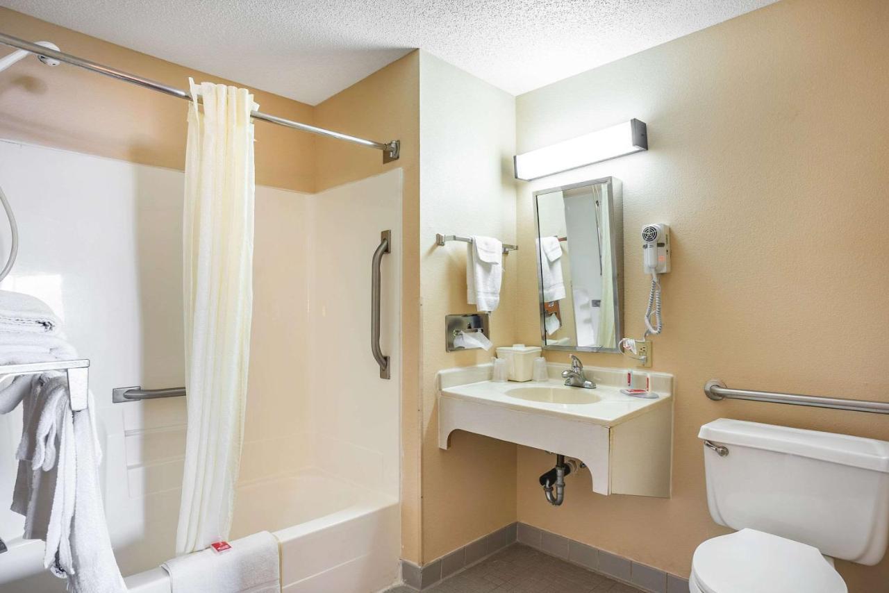 Econo Lodge Princeton Экстерьер фото